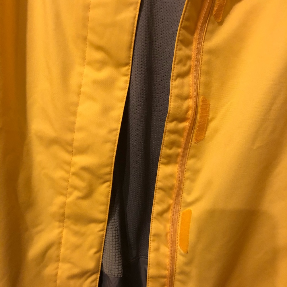 Oakley Ski/Snowboard Jacket - Picture 5 of 5